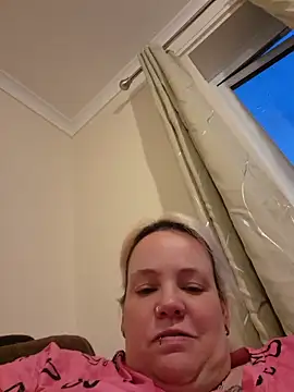 Snapshot of Bigbustedcurvylady chatting on 05.15.26 Bigbustedcurvylady online show from 05.15.26