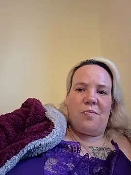Snapshot of Bigbustedcurvylady chatting on 05.18.26 Bigbustedcurvylady online show from 05.18.26