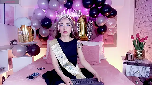 EmmaWilder online show from 11.03.25