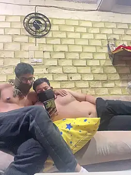 Snapshot of John_desihunk chatting on 02.04.25 John desihunk online show from 02.04.25