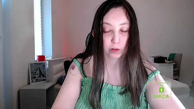 Snapshot of cute_and_hot chatting on 05.01.26 cute and hot online show from 05.01.26