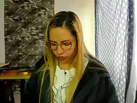 MISSLAUR4 online show from 01.04.25