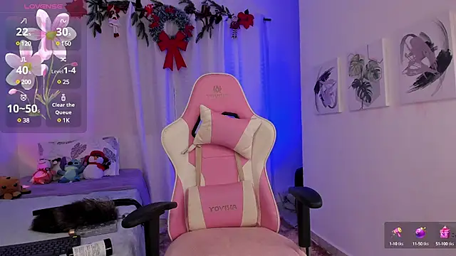 Snapshot of Lia_Petite1 chatting on 02.01.25 Lia Petite1 online show from 02.01.25