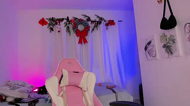 Snapshot of Lia_Petite1 chatting on 02.19.25 Lia Petite1 online show from 02.19.25