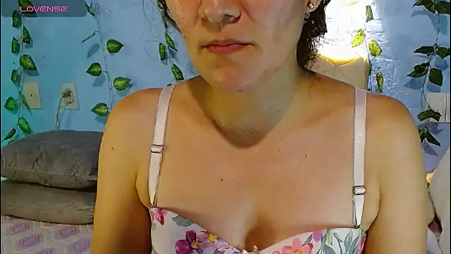 Snapshot of venus_swet_ chatting on 06.14.26 venus swet online show from 06.14.26