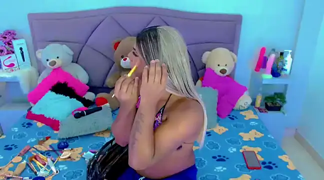 Snapshot of party_duo_trans chatting on 02.25.25 party duo trans online show from 02.25.25