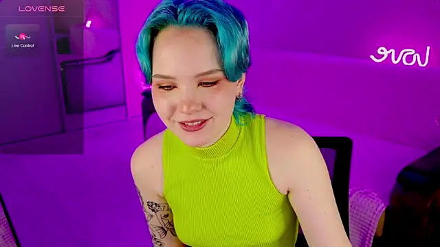 Snapshot of School_Love chatting on 02.07.25 School Love online show from 02.07.25