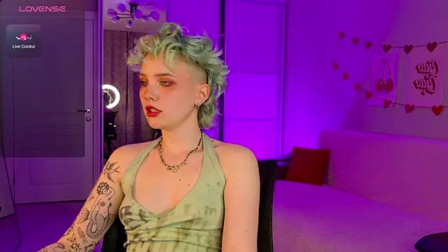 Snapshot of School_Love chatting on 03.19.25 School Love online show from 03.19.25