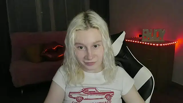 Snapshot of EnigmaSee chatting on 05.29.26 EnigmaSee online show from 05.29.26