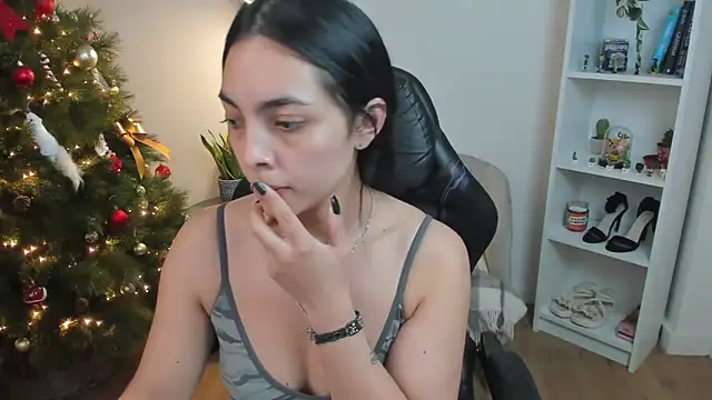  BellaEvans  online show from 12.15.25