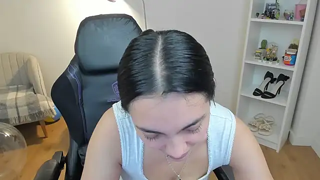 Snapshot of _BellaEvans_ chatting on 05.04.26 BellaEvans online show from 05.04.26