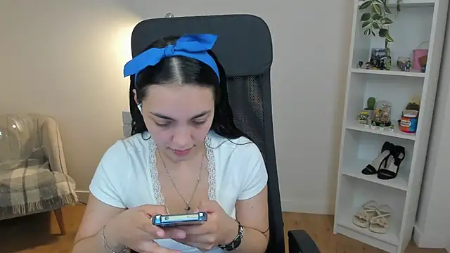 Snapshot of _BellaEvans_ chatting on 05.06.26 BellaEvans online show from 05.06.26
