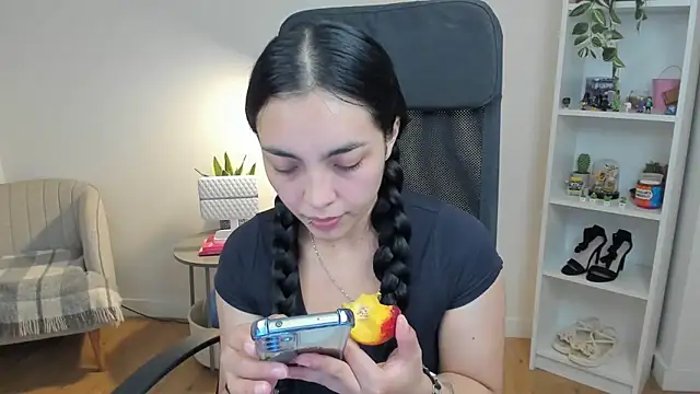 Snapshot of _BellaEvans_ chatting on 05.25.26 BellaEvans online show from 05.25.26