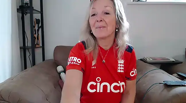 Snapshot of Ladystargazer1966 chatting on 01.10.25 Ladystargazer1966 online show from 01.10.25