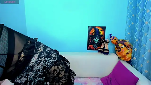 LindaaLu online show from 11.12.25