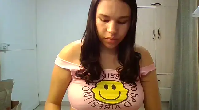 Snapshot of Indirasex_44 chatting on 02.06.25 Indirasex 44 online show from 02.06.25