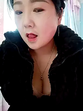 Snapshot of AHL756 chatting on 01.21.25 AHL756 online show from 01.21.25