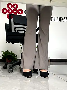 Snapshot of AHL756 chatting on 11.04.25 AHL756 online show from 11.04.25