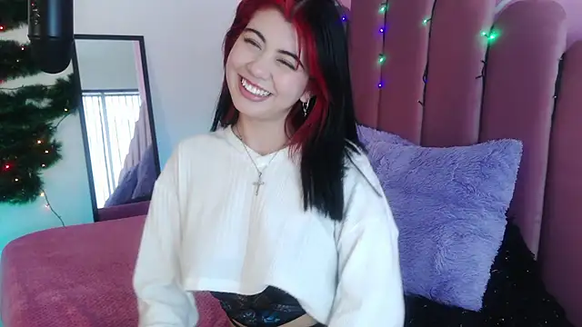 Snapshot of Zoe_Benson chatting on 12.19.24 Zoe Benson online show from 12.19.24