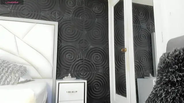 AbigailWilliams  online show from 10.26.25