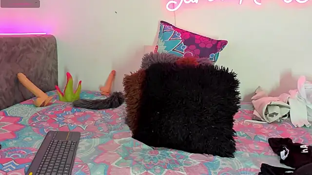 BarbieHotLaura online show from 11.12.25