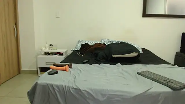 AnnieRoss69 online show from 09.30.25