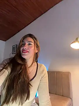 Snapshot of emmily_d chatting on 06.19.26 emmily d online show from 06.19.26