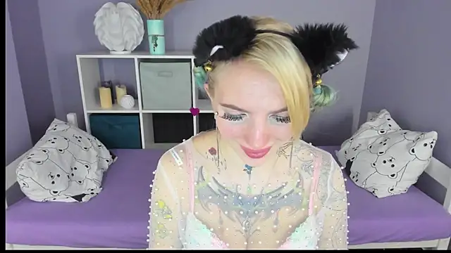 Snapshot of AnneTenet chatting on 02.07.25 AnneTenet online show from 02.07.25