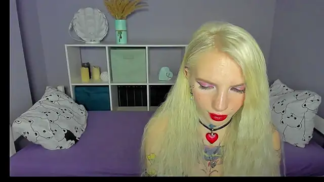 Snapshot of AnneTenet chatting on 02.14.25 AnneTenet online show from 02.14.25