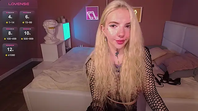 Snapshot of AnneTenet chatting on 03.09.25 AnneTenet online show from 03.09.25