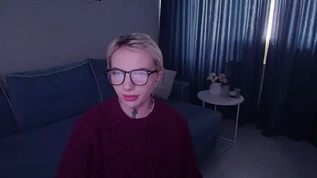 Snapshot of AnneTenet chatting on 10.03.25 AnneTenet online show from 10.03.25