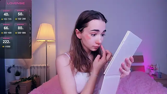 Snapshot of PollyBeev chatting on 03.08.25 PollyBeev online show from 03.08.25