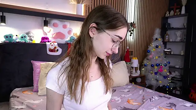 Snapshot of PollyBeev chatting on 11.29.25 PollyBeev online show from 11.29.25