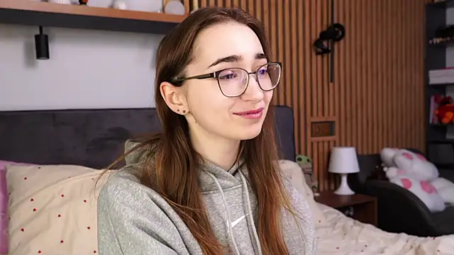 Snapshot of PollyBeev chatting on 04.06.26 PollyBeev online show from 04.06.26