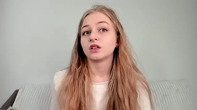 MiaMews online show from 04.22.26