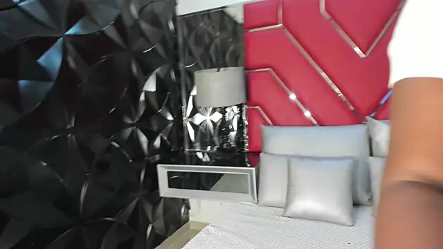 KeniaMuller online show from 10.17.25