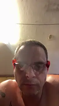 Snapshot of Buffshagswell chatting on 06.17.26 Buffshagswell online show from 06.17.26