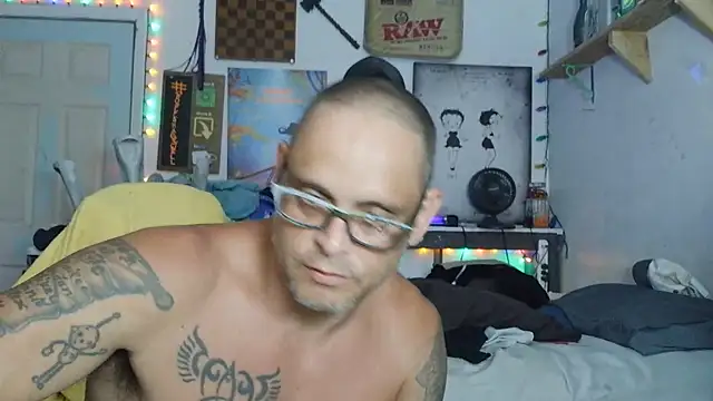 Snapshot of Buffshagswell chatting on 07.18.26 Buffshagswell online show from 07.18.26