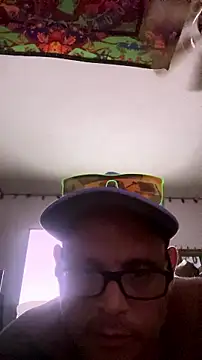 Snapshot of Buffshagswell chatting on 07.19.26 Buffshagswell online show from 07.19.26