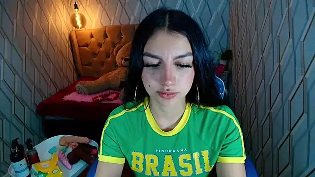Snapshot of Angelchristix chatting on 05.12.26 Angelchristix online show from 05.12.26