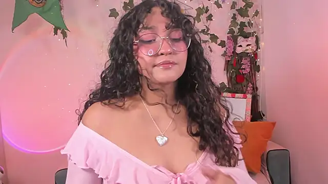 Snapshot of cutepie_uwu_ chatting on 02.26.25 cutepie uwu online show from 02.26.25