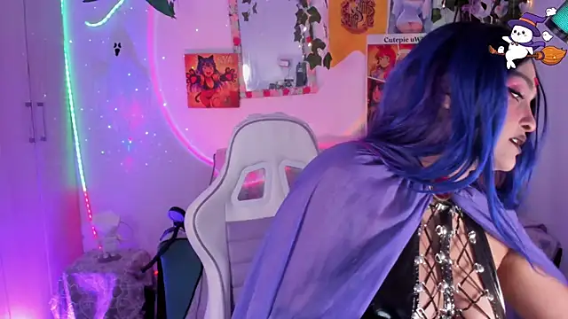 Snapshot of cutepie_uwu_ chatting on 11.30.25 cutepie uwu online show from 11.30.25