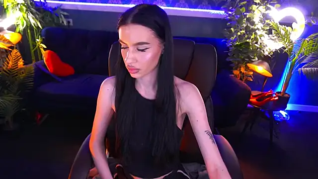 Snow WhiteeeX online show from 02.26.25