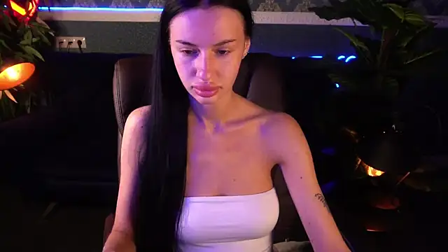 Snow WhiteeeX online show from 09.10.25