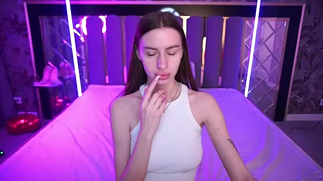 Snow WhiteeeX online show from 04.15.26