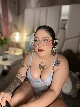 Snapshot of AHRI_LEE chatting on 12.15.24 AHRI LEE online show from 12.15.24