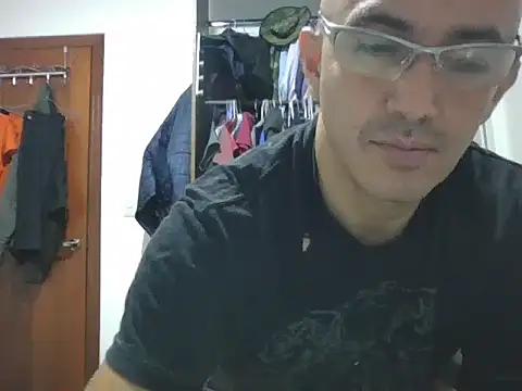 Snapshot of exmilitary chatting on 05.25.26 exmilitary online show from 05.25.26