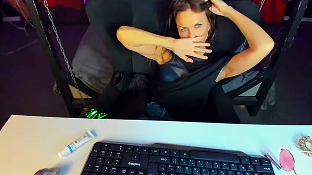 Elizabe th online show from 12.16.24