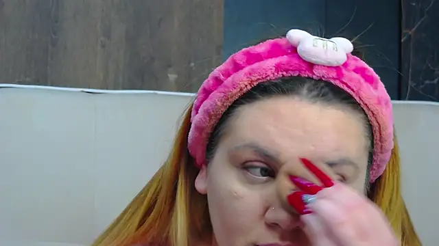 MelanieBrownn online show from 12.17.25