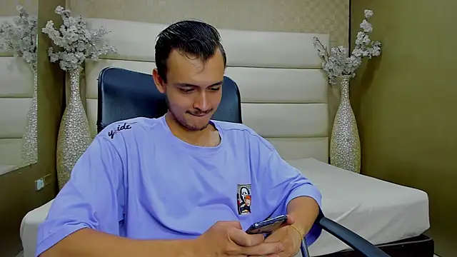 Desmon Clark online show from 02.02.25